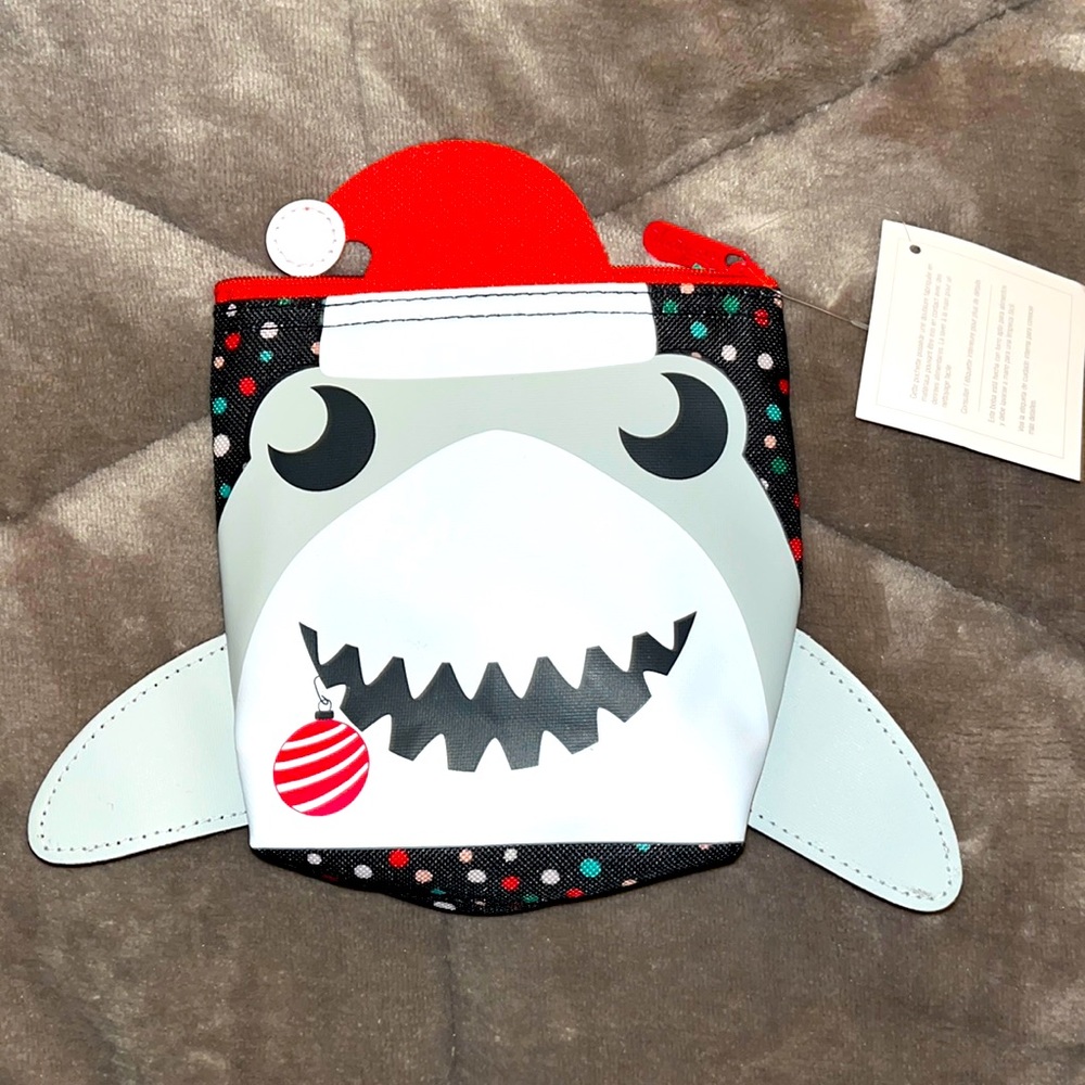 Retired Thirty-one Shark Print Zip Snacker, never used